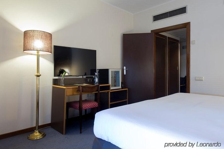 Hotel Goya Saragoça Quarto foto